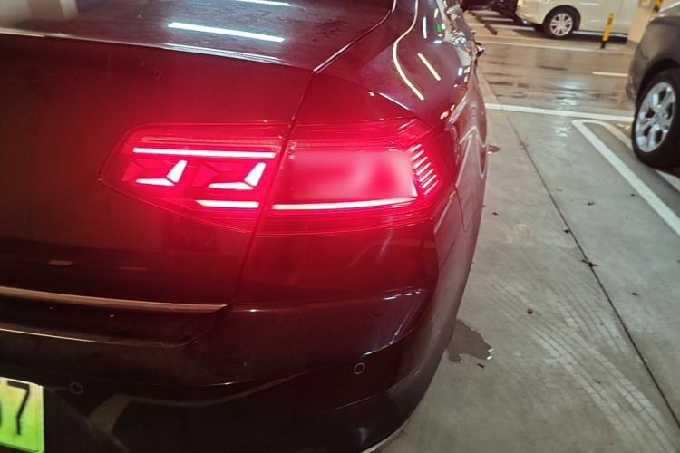 Used Volkswagen Magotan GTE Plug-in Hybrid 2020 GTE Luxury Model Right Rear Taillight