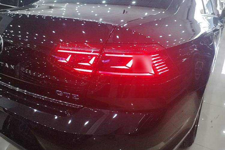 Used Volkswagen Magotan GTE Plug-in Hybrid 2020 GTE Luxury Model Right Rear Taillight