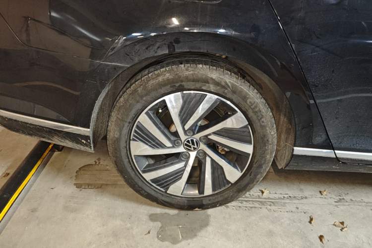 Used Volkswagen Magotan GTE Plug-in Hybrid 2020 GTE Luxury Model Right Rear Wheel Hub