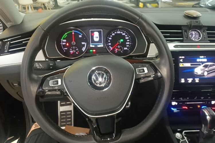Used Volkswagen Magotan GTE Plug-in Hybrid 2020 GTE Luxury Model Steering Wheel