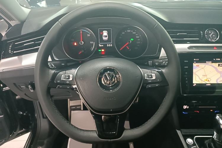 Used Volkswagen Magotan GTE Plug-in Hybrid 2020 GTE Luxury Model Steering Wheel