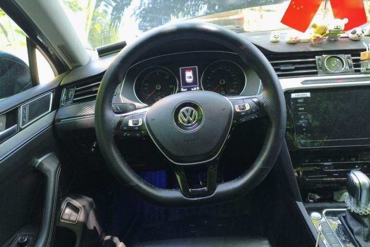 Used Volkswagen Magotan GTE Plug-in Hybrid 2020 GTE Luxury Model Steering Wheel