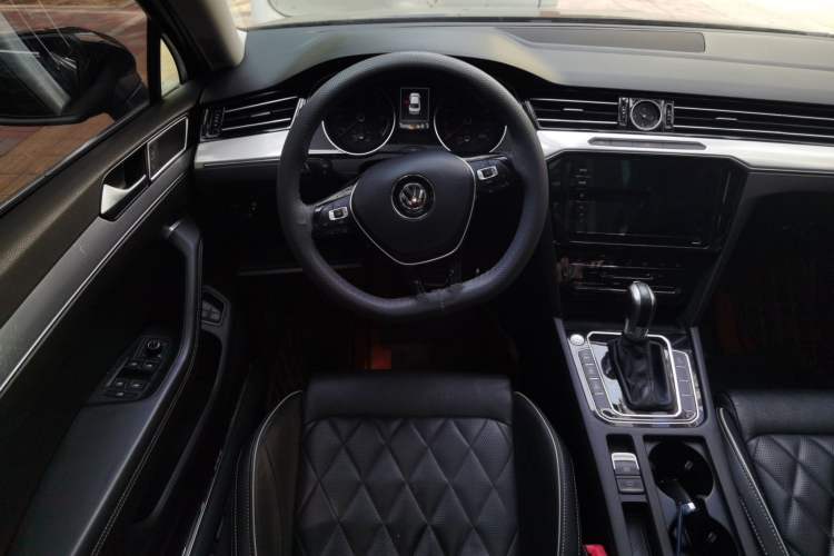 Used Volkswagen Magotan GTE Plug-in Hybrid 2020 GTE Luxury Model Steering Wheel