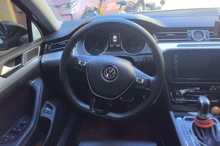 Used Volkswagen Magotan GTE Plug-in Hybrid 2020 GTE Luxury Model Steering Wheel