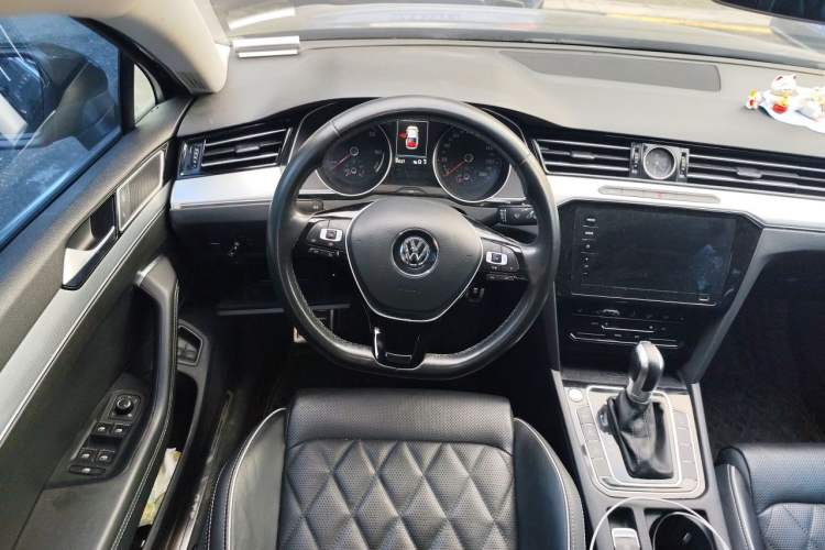 Used Volkswagen Magotan GTE Plug-in Hybrid 2020 GTE Luxury Model Steering Wheel
