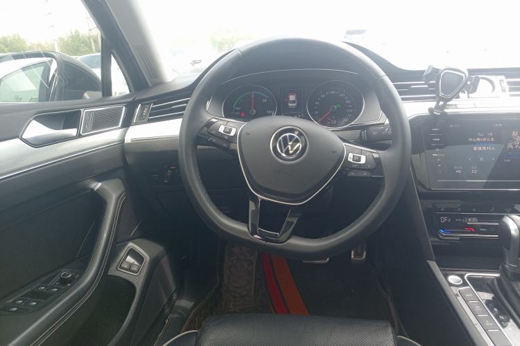 Used Volkswagen Magotan GTE Plug-in Hybrid 2020 GTE Luxury Model Steering Wheel