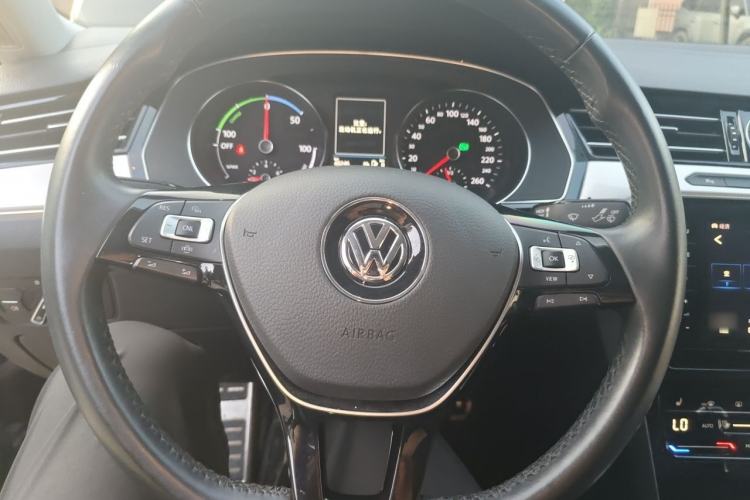 Used Volkswagen Magotan GTE Plug-in Hybrid 2020 GTE Luxury Model Steering Wheel