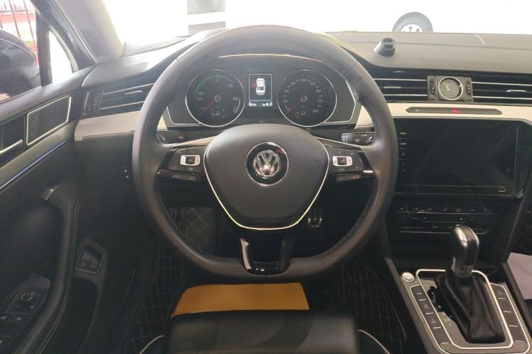 Used Volkswagen Magotan GTE Plug-in Hybrid 2020 GTE Luxury Model Steering Wheel