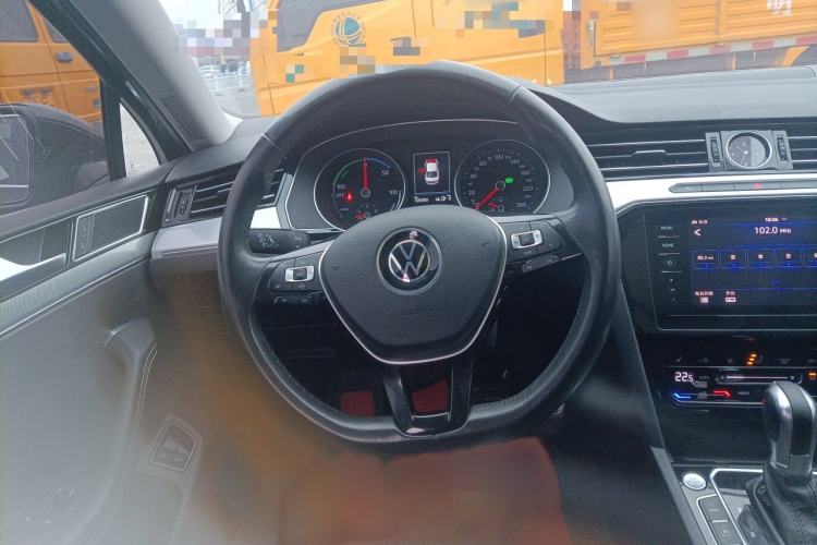 Used Volkswagen Magotan GTE Plug-in Hybrid 2020 GTE Luxury Model Steering Wheel