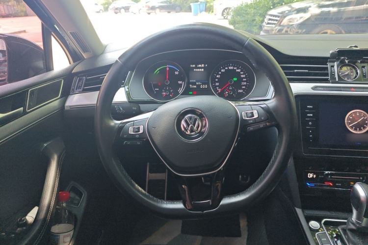 Used Volkswagen Magotan GTE Plug-in Hybrid 2020 GTE Luxury Model Steering Wheel