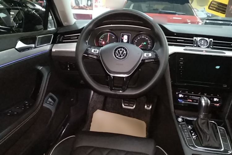 Used Volkswagen Magotan GTE Plug-in Hybrid 2020 GTE Luxury Model Steering Wheel