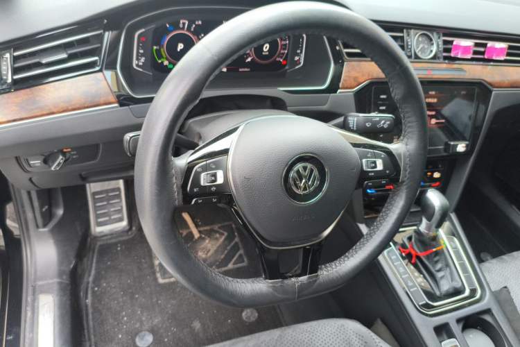 Used Volkswagen Magotan GTE Plug-in Hybrid 2020 GTE Luxury Model Steering Wheel