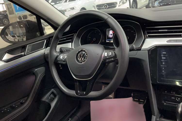 Used Volkswagen Magotan GTE Plug-in Hybrid 2020 GTE Luxury Model Steering Wheel