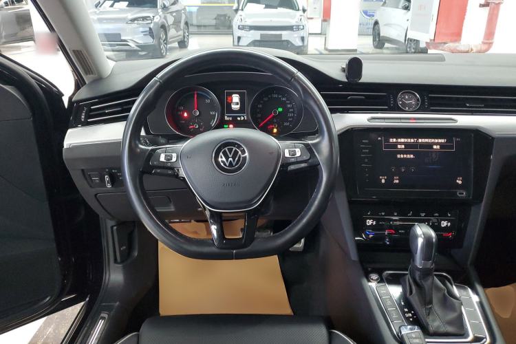 Used Volkswagen Magotan GTE Plug-in Hybrid 2020 GTE Luxury Model Steering Wheel