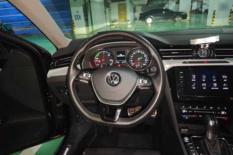 Used Volkswagen Magotan GTE Plug-in Hybrid 2020 GTE Luxury Model Steering Wheel