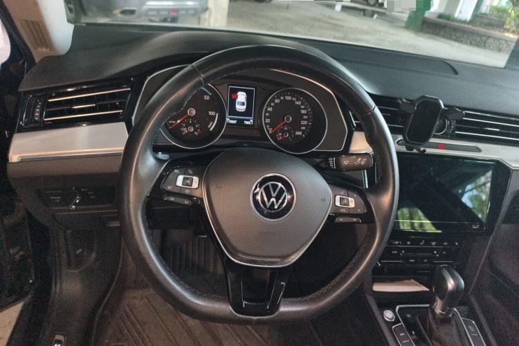 Used Volkswagen Magotan GTE Plug-in Hybrid 2020 GTE Luxury Model Steering Wheel