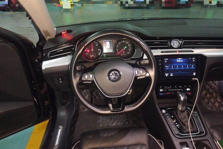 Used Volkswagen Magotan GTE Plug-in Hybrid 2020 GTE Luxury Model Steering Wheel