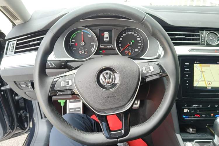 Used Volkswagen Magotan GTE Plug-in Hybrid 2020 GTE Luxury Model Steering Wheel