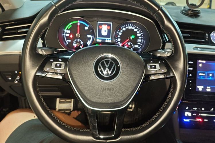 Used Volkswagen Magotan GTE Plug-in Hybrid 2020 GTE Luxury Model Steering Wheel