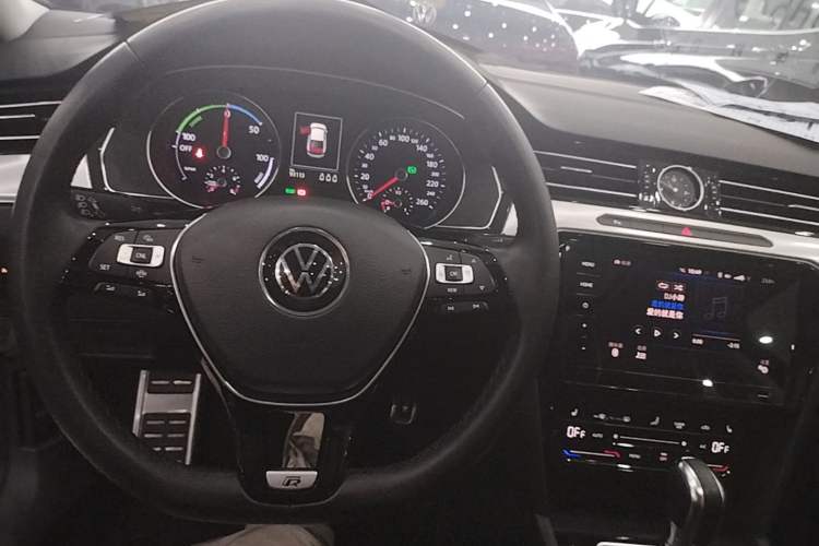 Used Volkswagen Magotan GTE Plug-in Hybrid 2020 GTE Luxury Model Steering Wheel