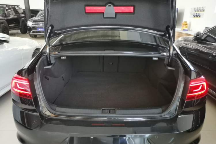 Used Volkswagen Magotan GTE Plug-in Hybrid 2020 GTE Luxury Model Trunk