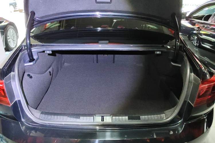 Used Volkswagen Magotan GTE Plug-in Hybrid 2020 GTE Prestige Model Trunk