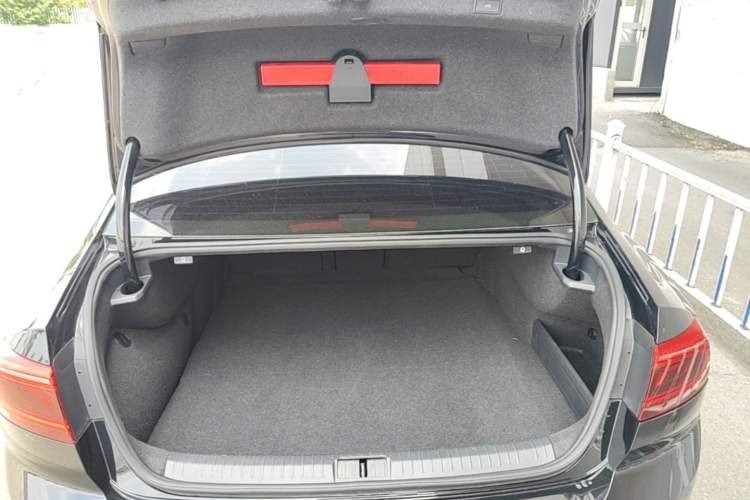Used Volkswagen Magotan GTE Plug-in Hybrid 2020 GTE Luxury Model Trunk