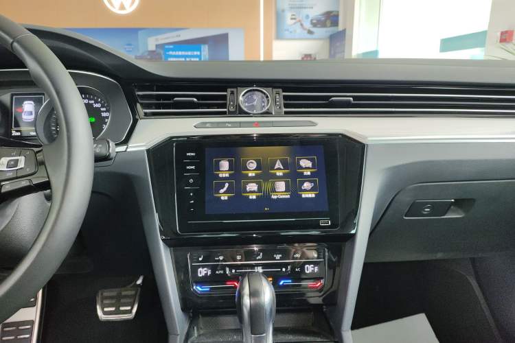 Used Volkswagen Magotan GTE Plug-in Hybrid 2020 GTE Prestige Model Audio And AC Panel
