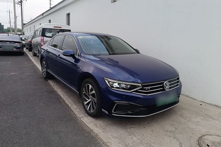 Used Volkswagen Magotan GTE Plug-in Hybrid 2020 GTE Luxury Model Front Right 45 Deg