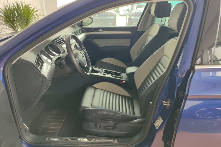 Used Volkswagen Magotan GTE Plug-in Hybrid 2020 GTE Prestige Model Left Front Seat