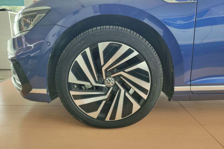 Used Volkswagen Magotan GTE Plug-in Hybrid 2020 GTE Prestige Model Left Front Wheel Hub