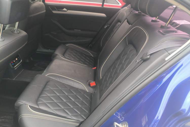 Used Volkswagen Magotan GTE Plug-in Hybrid 2020 GTE Luxury Model Left Rear Seat