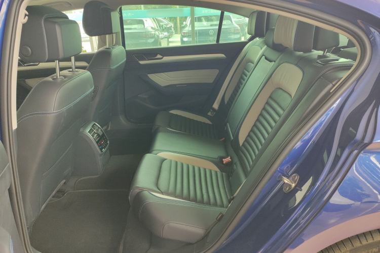 Used Volkswagen Magotan GTE Plug-in Hybrid 2020 GTE Prestige Model Left Rear Seat