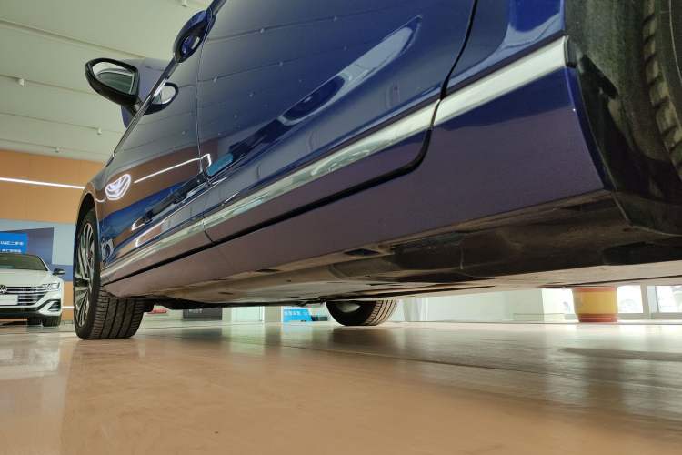 Used Volkswagen Magotan GTE Plug-in Hybrid 2020 GTE Prestige Model Left Side Sill