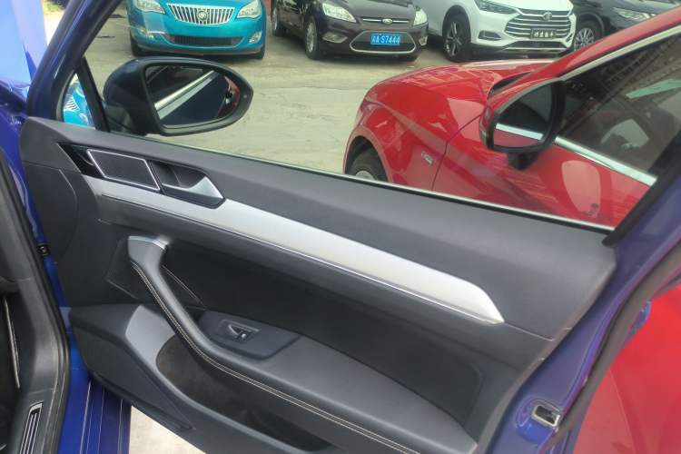 Used Volkswagen Magotan GTE Plug-in Hybrid 2020 GTE Luxury Model Right Front Door Interior