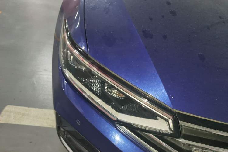 Used Volkswagen Magotan GTE Plug-in Hybrid 2020 GTE Luxury Model Right Front Headlight