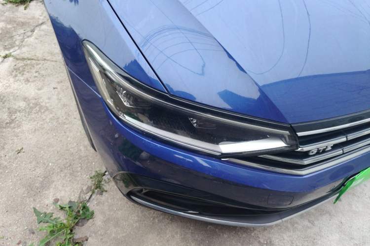 Used Volkswagen Magotan GTE Plug-in Hybrid 2020 GTE Luxury Model Right Front Headlight