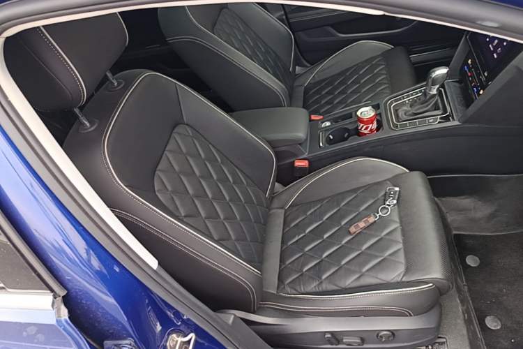 Used Volkswagen Magotan GTE Plug-in Hybrid 2020 GTE Luxury Model Right Front Seat