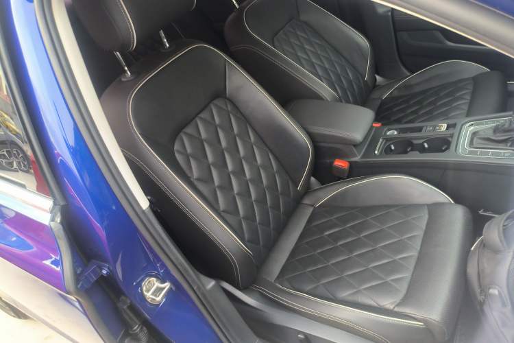 Used Volkswagen Magotan GTE Plug-in Hybrid 2020 GTE Luxury Model Right Front Seat