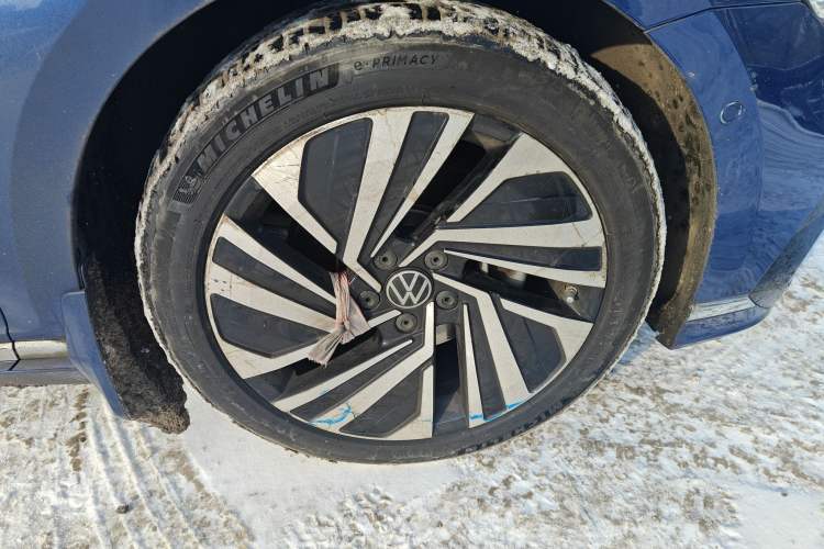 Used Volkswagen Magotan GTE Plug-in Hybrid 2020 GTE Prestige Model Right Front Wheel Hub