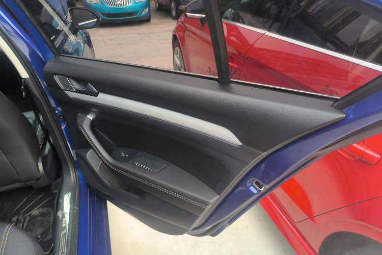 Used Volkswagen Magotan GTE Plug-in Hybrid 2020 GTE Luxury Model Right Rear Door Interior