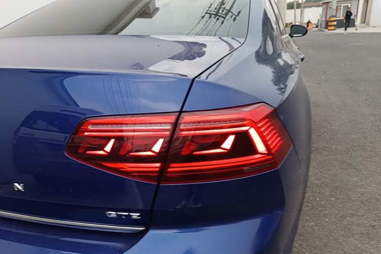 Used Volkswagen Magotan GTE Plug-in Hybrid 2020 GTE Luxury Model Right Rear Taillight