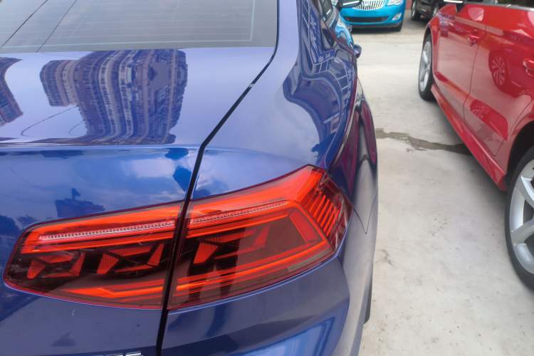Used Volkswagen Magotan GTE Plug-in Hybrid 2020 GTE Luxury Model Right Rear Taillight
