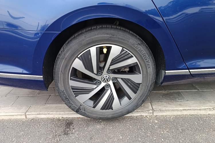 Used Volkswagen Magotan GTE Plug-in Hybrid 2020 GTE Luxury Model Right Rear Wheel Hub
