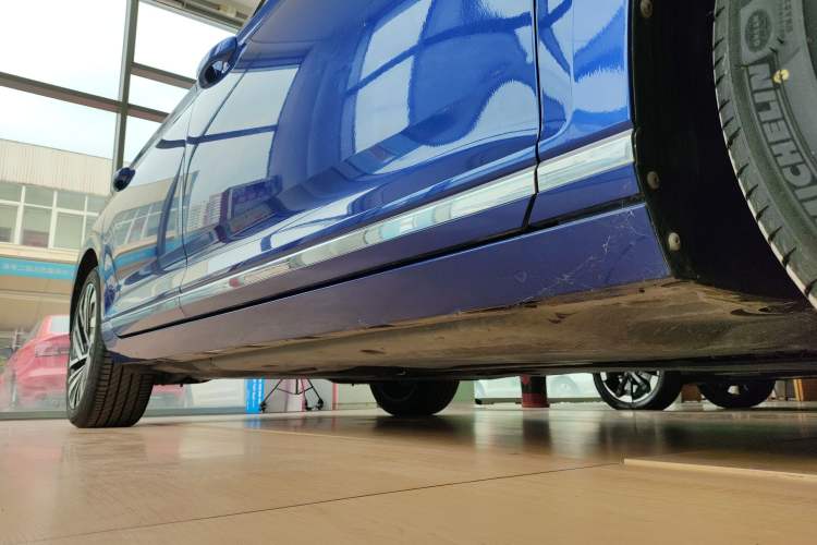 Used Volkswagen Magotan GTE Plug-in Hybrid 2020 GTE Prestige Model Right Side Sill