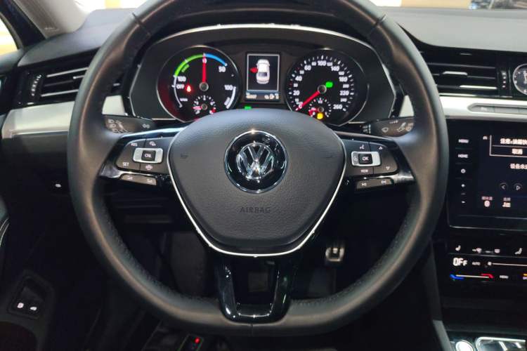 Used Volkswagen Magotan GTE Plug-in Hybrid 2020 GTE Luxury Model Steering Wheel