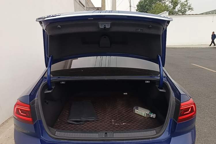 Used Volkswagen Magotan GTE Plug-in Hybrid 2020 GTE Luxury Model Trunk