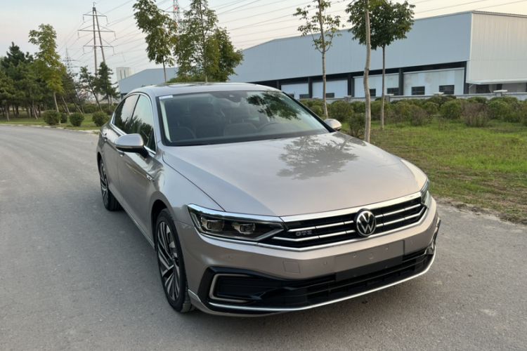 Used Volkswagen Magotan GTE Plug-in Hybrid 2020 GTE Prestige Model Exterior 2