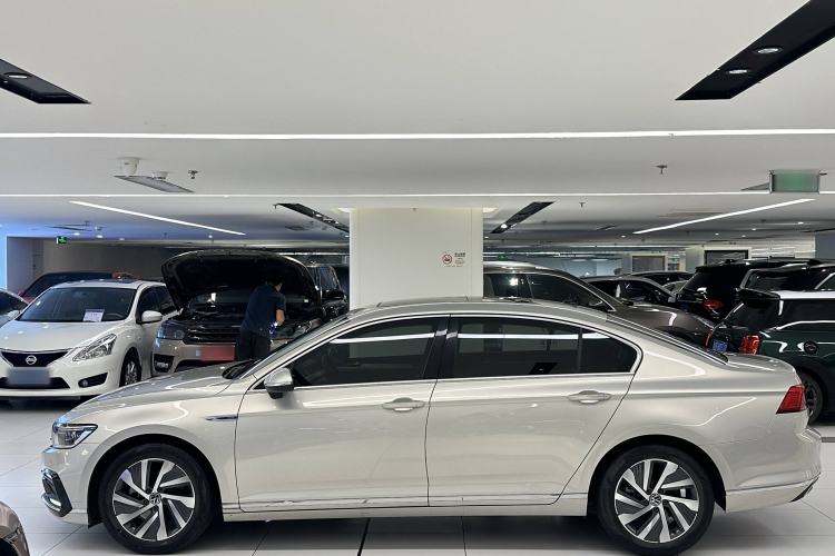 Used Volkswagen Magotan GTE Plug-in Hybrid 2020 GTE Luxury Model Exterior 3