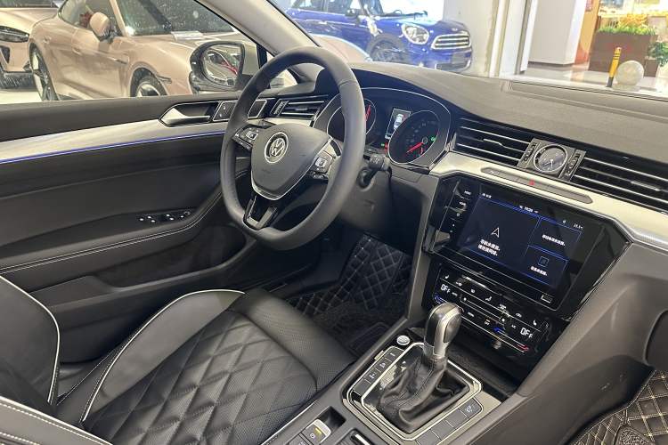 Used Volkswagen Magotan GTE Plug-in Hybrid 2020 GTE Luxury Model Interior 11